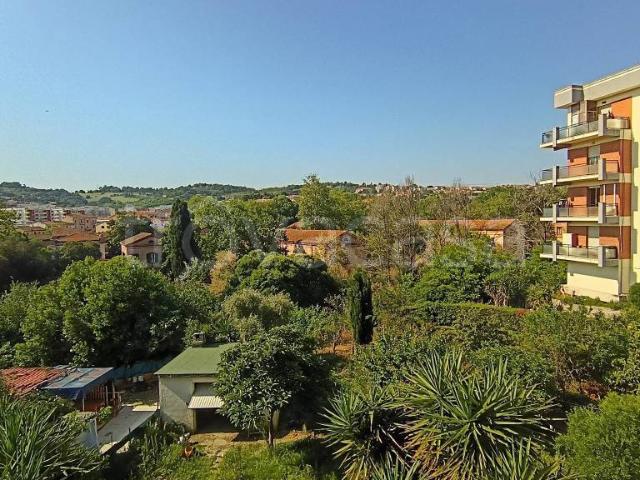 Trilocale in vendita ad Ancona via Ascoli Piceno, Posatora