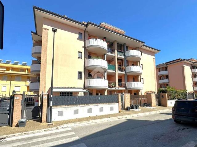 Trilocale in vendita ad Aprilia via Sofia, 28, Semicentro