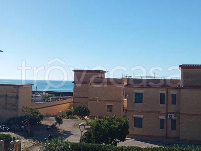 Trilocale in vendita ad Ardea viale Firenze, Marina di Ardea