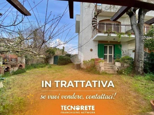 Trilocale in vendita ad Ardea viale Paride, 48, Torre Marina Lido di Tirrenella