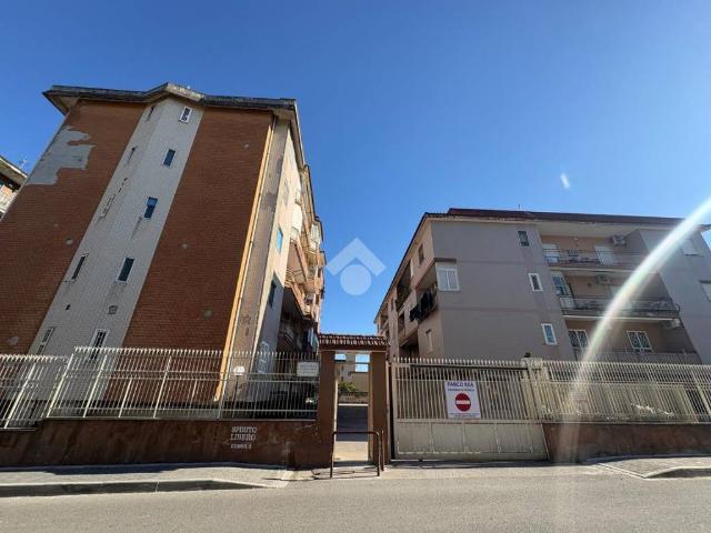 Trilocale in vendita ad Arzano via Angelo Volpicelli, 44