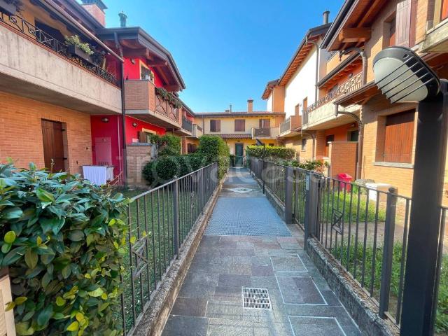 Trilocale in vendita ad Azzano San Paolo via Pasubio, 7