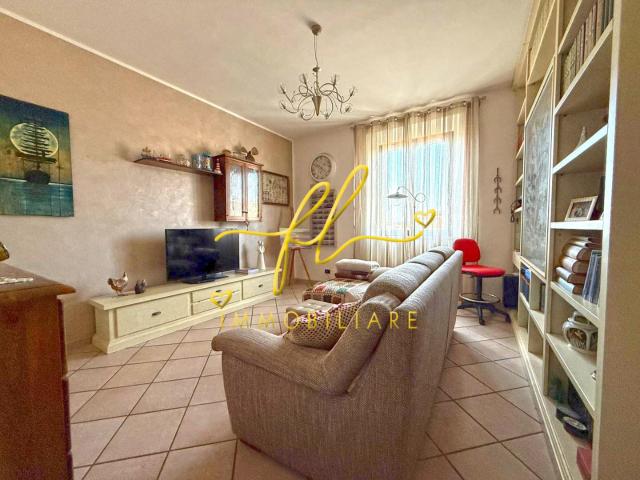 Trilocale in vendita, Cecina palazzaccio