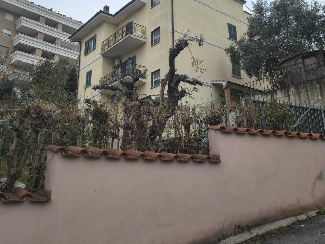 Trilocale in vendita in via avegno, Roma