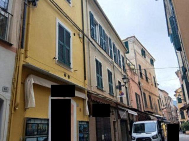 Trilocale in vendita in via vittorio veneto 86, Alassio