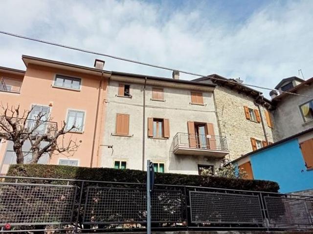 Trilocale in Vendita in Perini 25 a Berceto