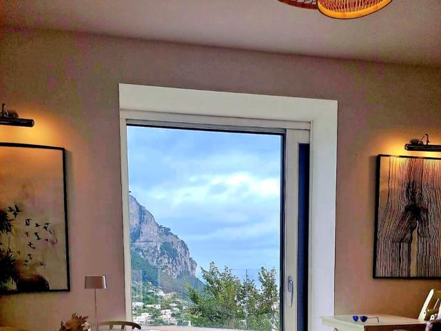 Trilocale in vendita in piazza umberto i, Capri