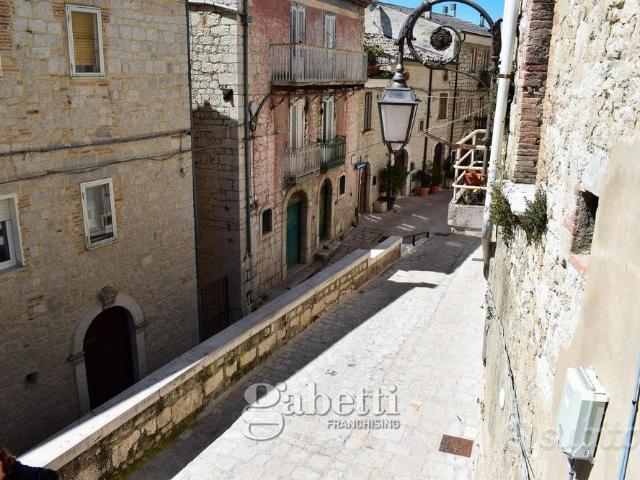 Trilocale in via Baranello