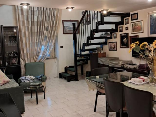 Trilocale in Via Ferrante Imparato, Napoli