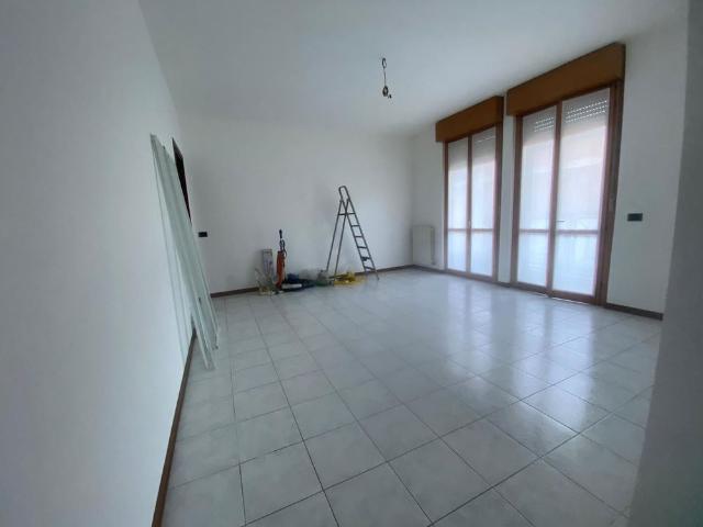 Trilocale in Via Flora, Legnano