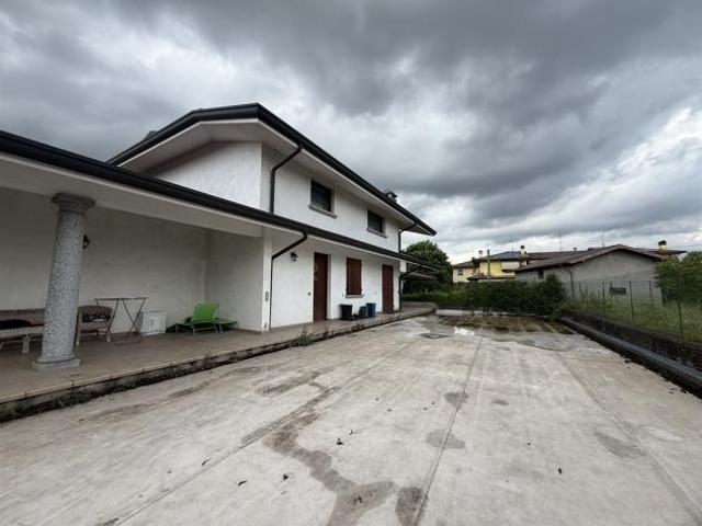 TRILOCALE IN VILLA