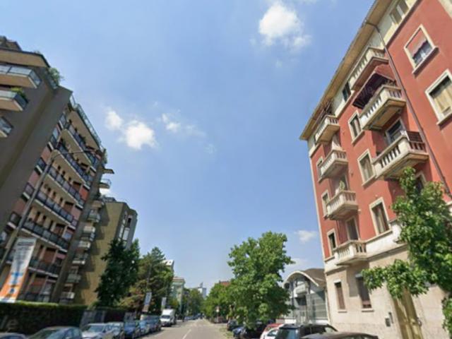 Trilocale in zona Varesina con balcone abitabile