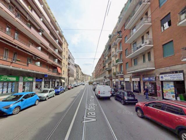 Trilocale in zona Isola con due balconi privati