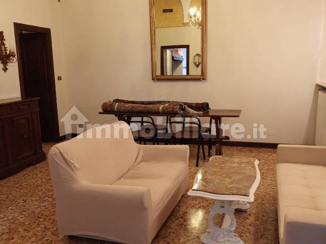 Trilocale ottimo stato, piano terra, Centro Storico, Piacenza