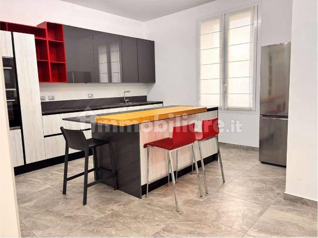 Trilocale ottimo stato, primo piano, Novate Milanese