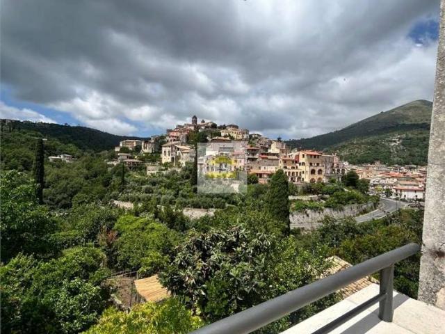 Trilocale ottimo stato, primo piano, Centro, Itri