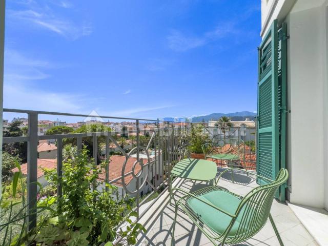 Trilocale ottimo stato, quarto piano, Centro, Bordighera