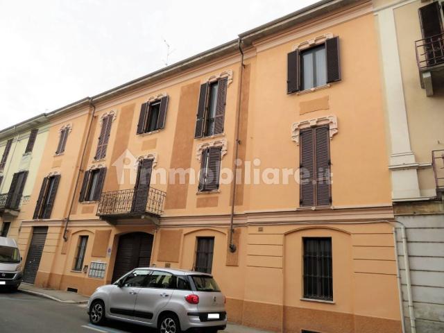 Trilocale ottimo stato, secondo piano, Centro Stazione, Novara
