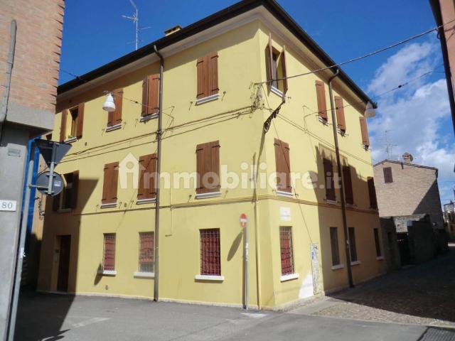 Trilocale ottimo stato, secondo piano, Centro Storico, Ferrara
