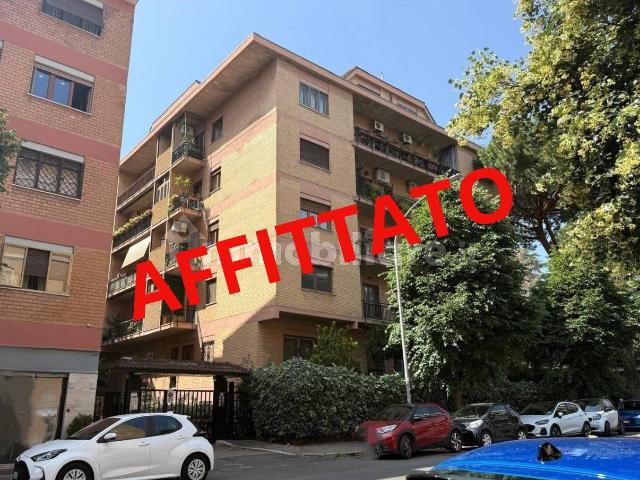Trilocale ottimo stato, secondo piano, Mostacciano, Roma