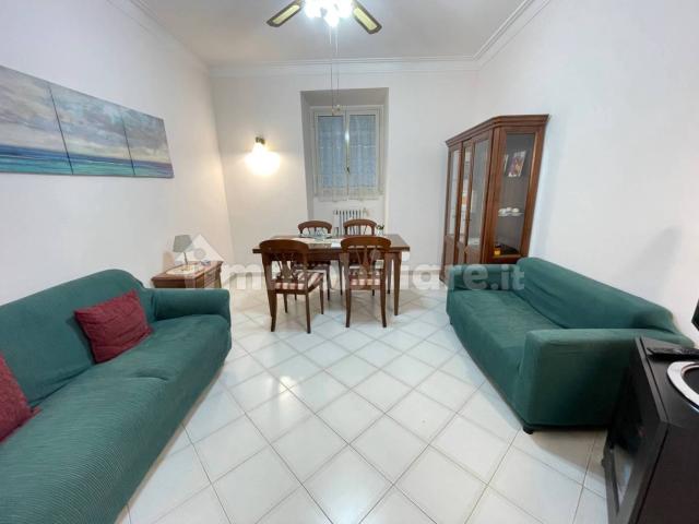 Trilocale ottimo stato, seminterrato, Appio Latino, Roma