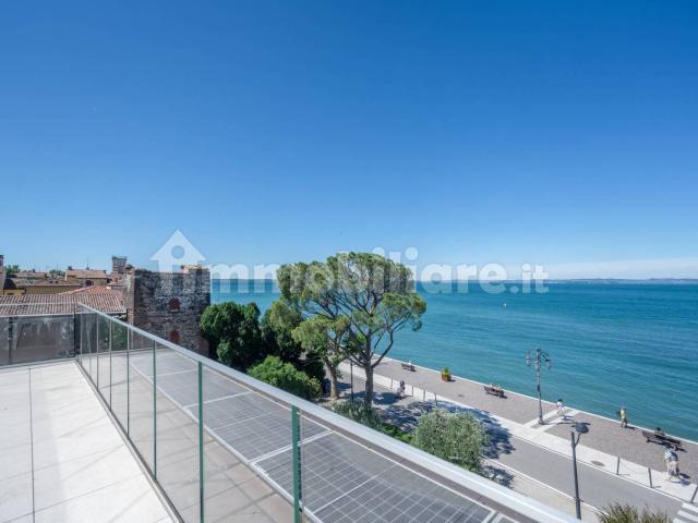 Trilocale Lungolago Marconi, Centro, Lazise