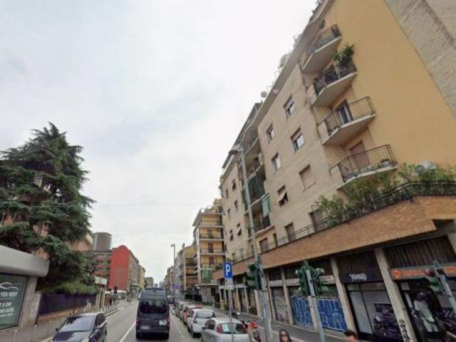 Trilocale Milano nord metro sotto casa 2 camere libere