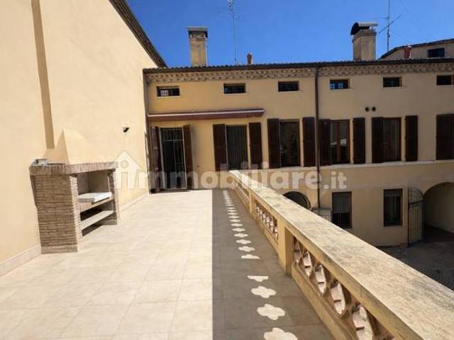 Trilocale nuovo, primo piano, Centro Storico, Ferrara