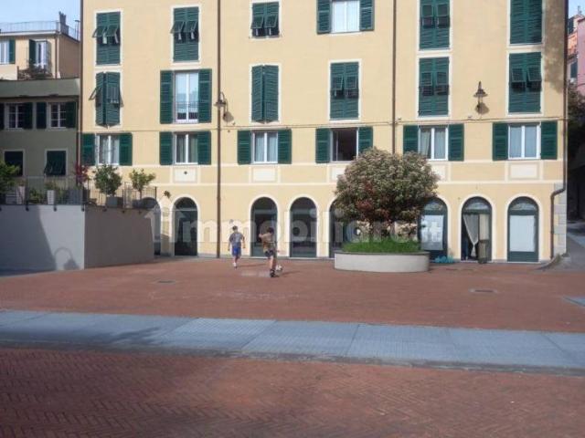 Trilocale salita della Fava Greca, Molo, Genova