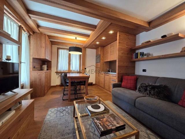 Trilocale SS26dir 28, Centro, Courmayeur