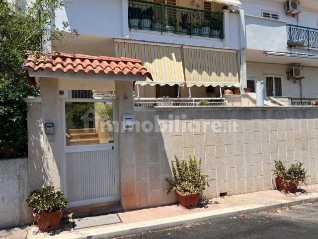 Trilocale Strada Privata Cioffrese 7, Santo Spirito, Bari