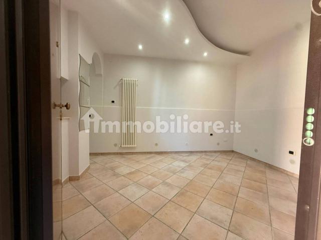 Trilocale piano terra, Centro, Castellammare di Stabia
