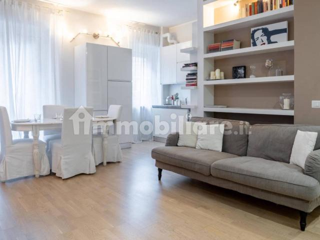 Trilocale piazza Melozzo da Forlì 5, Piazzale Siena, Milano