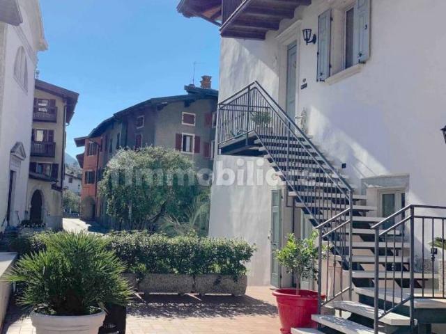 Trilocale piazza Antonio Gazzoletti 7, Centro, Nago Torbole