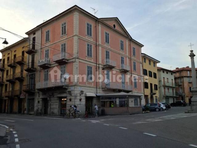 Trilocale piazza Camillo Benso di Cavour 3, Centro, Romagnano Sesia