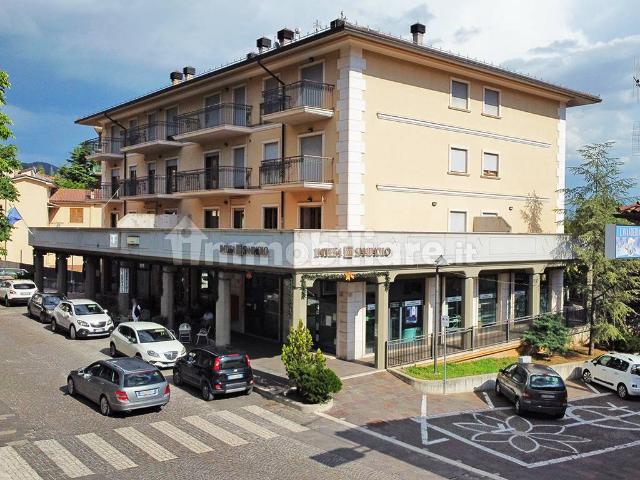 Trilocale piazza del Municipio, Centro, Pizzoli
