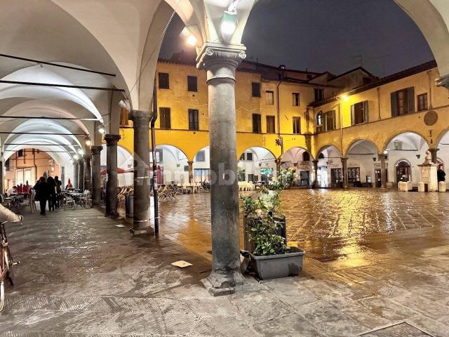 Trilocale piazza delle Vettovaglie, Santa Maria, Pisa