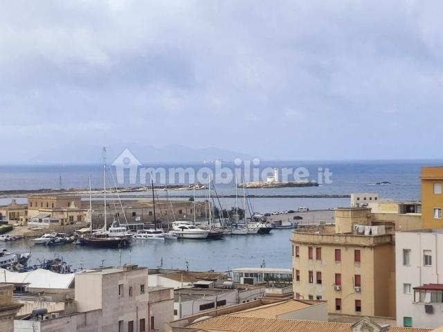 Trilocale piazza Generale Scio 15, Centro, Trapani
