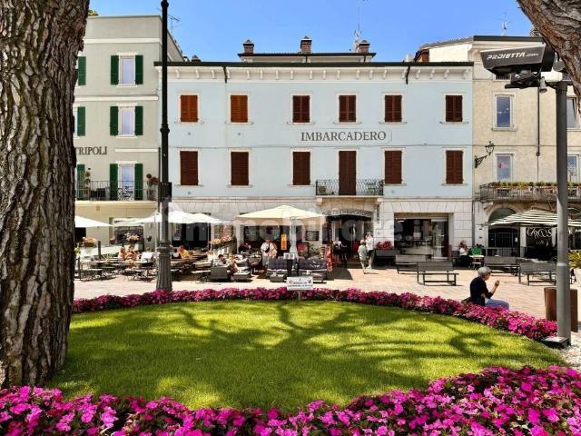 Trilocale piazza Giacomo Matteotti 20, Centro Storico, Desenzano del Garda