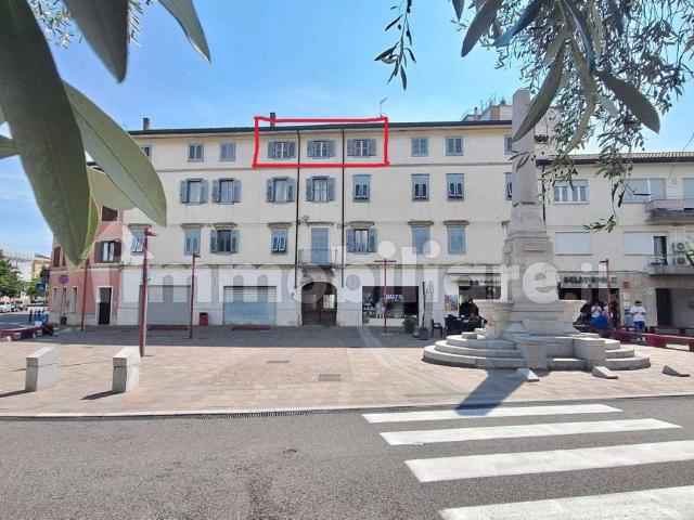 Trilocale piazza San Rocco 6, Centro, Gorizia