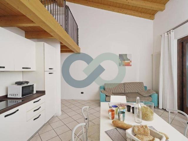 Trilocale piazza Silvia, Pieve Vecchia, Villaggio Sanghen, Manerba del Garda