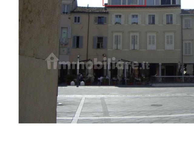 Trilocale piazza Tre Martiri 19, Centro Storico, Rimini