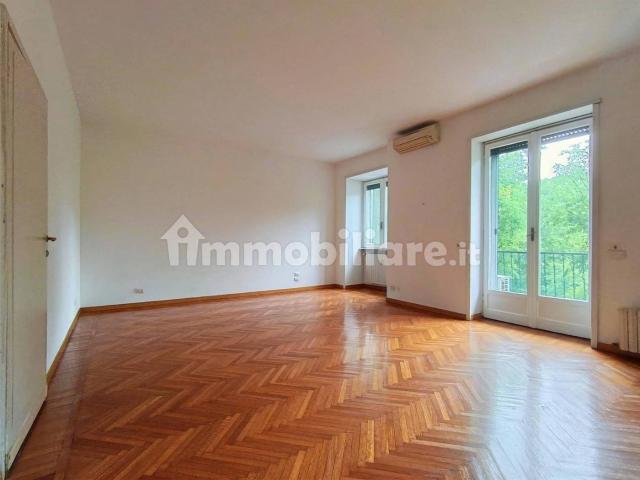 Trilocale piazza 6 Febbraio 12, Sempione, Milano