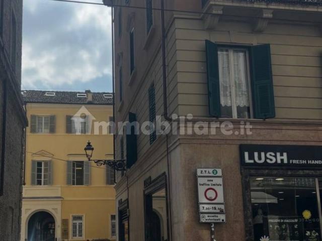 Trilocale piazzale Cervi 5, Centro Storico, Parma