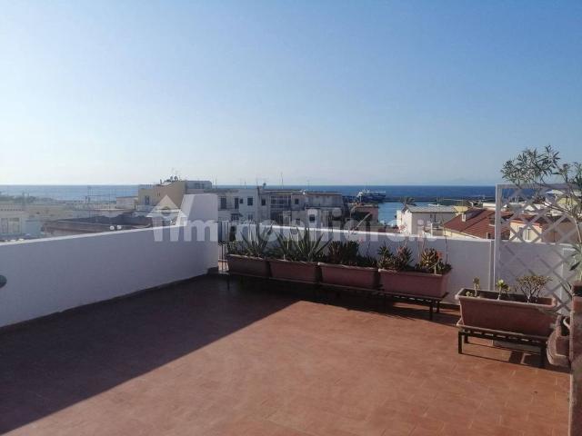 Trilocale piazzale degli Eroi 2, Centro, Ischia