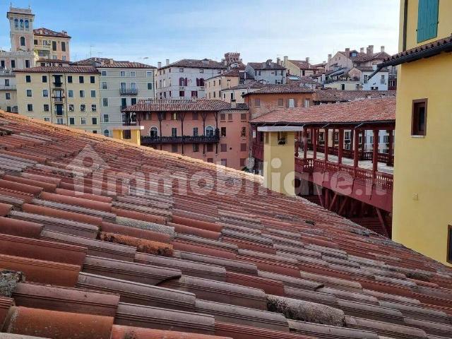 Trilocale primo piano, Centro, Bassano del Grappa