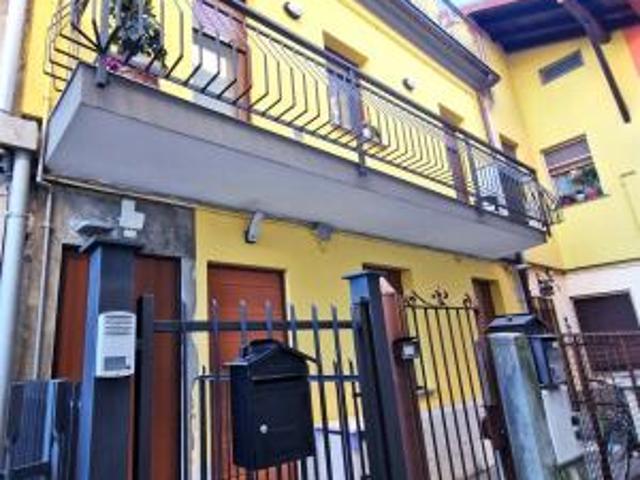TRILOCALE RISTRUTTURATO A CALOLZIO Lavello