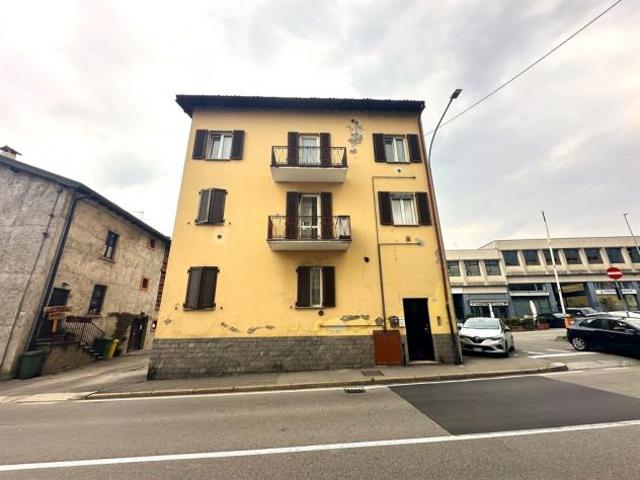 TRILOCALE RISTRUTTURATO A LECCO Acquate