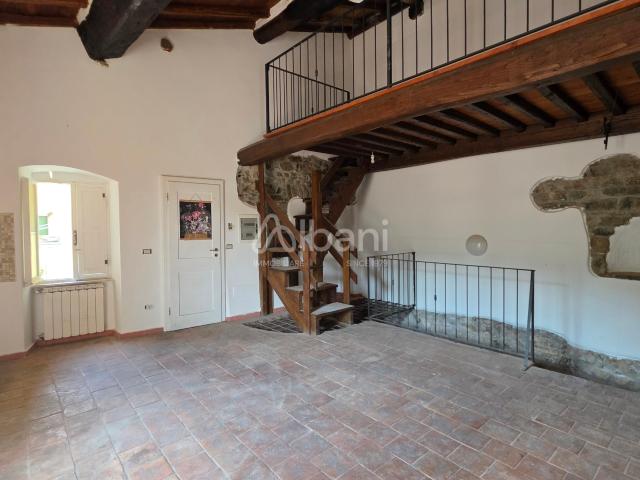 Trilocale ristrutturato, Arcola centro storico