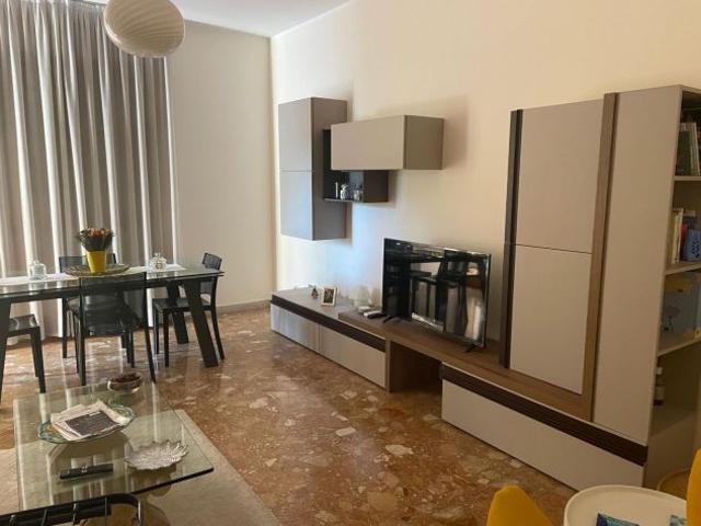 Trilocale ristrutturato con doppio balcone